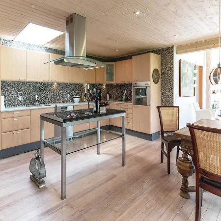 Three-bedroom Holiday In 度假居 *